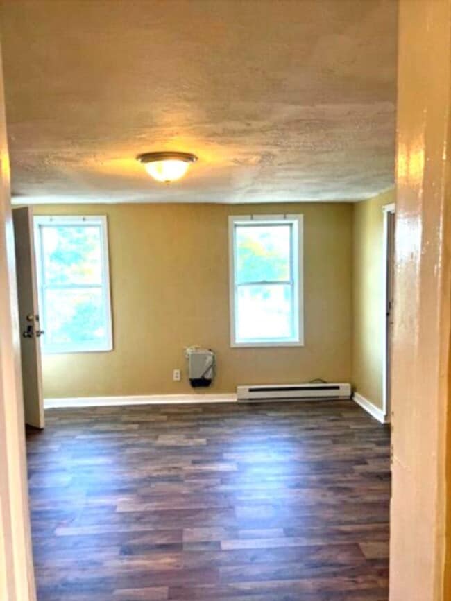 Building Photo - 208 Sherburne St