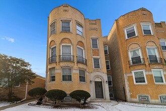 Building Photo - 6224 N Albany Ave