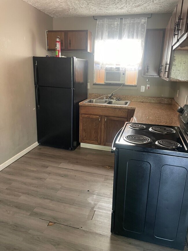 Foto del edificio - Knoxville 37917 - 2 Bedroom, 1 bath apartment - Contact Lisa Vineyard and Shannon Russell (865) 2...