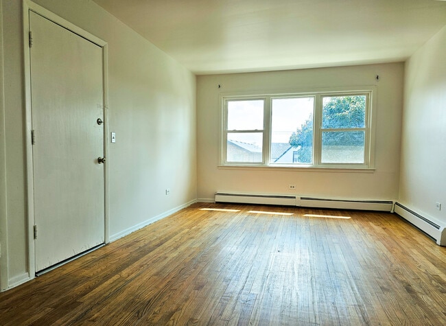 Building Photo - 112 N 12th Ave