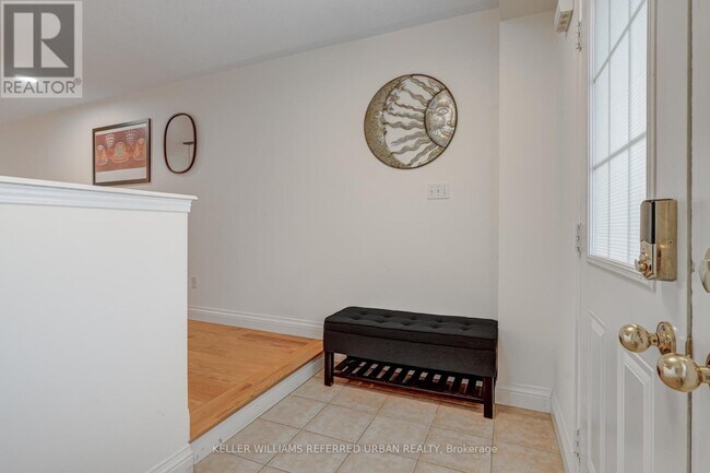 Building Photo - 282 Giddings Crescent