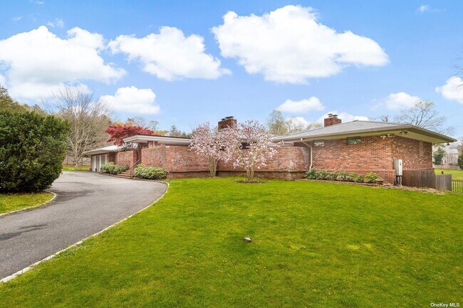 Foto del edificio - 461 Muttontown Eastwoods Rd