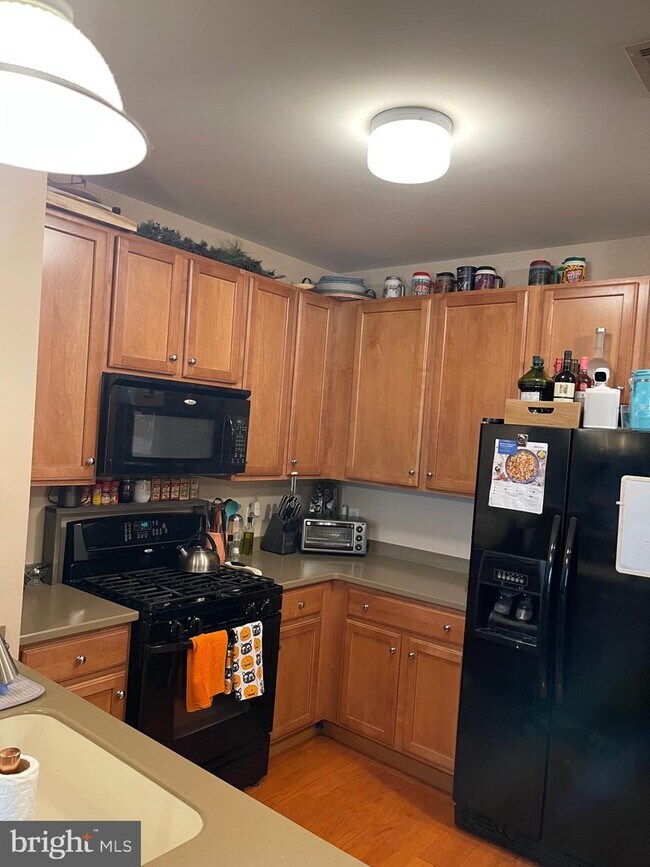 Foto del edificio - 200 W Elm St