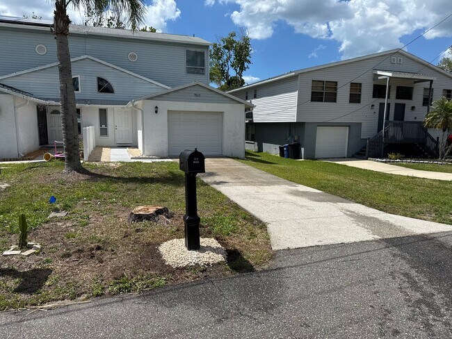 Building Photo - 7023 Oakwood Dr