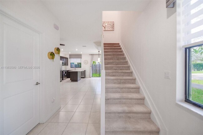 Foto del edificio - 20814 NE 5th Ct