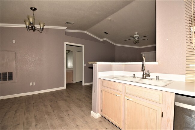 Building Photo - Stunning 1 Bed 1 Bath Condo On 2nd Floor a...