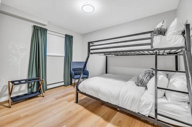 Photo du bâtiment - 3373 E 44th Ave