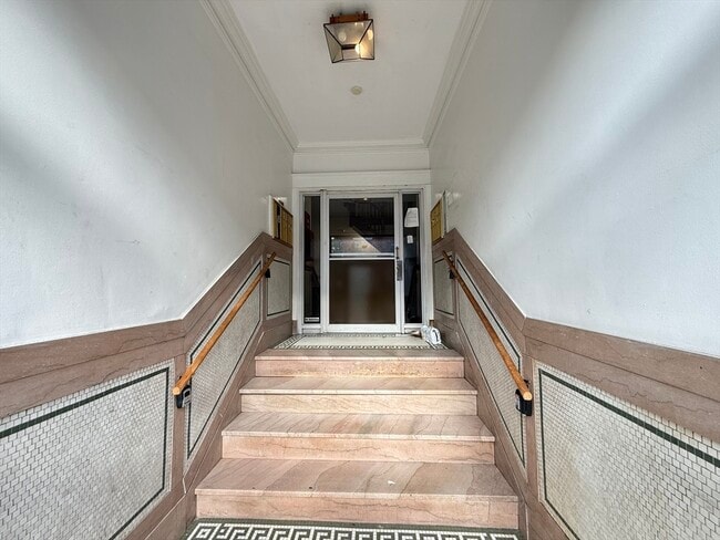 Building Photo - 47 Park Vale Ave