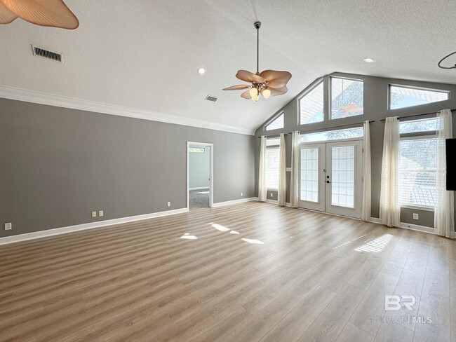 Building Photo - 521 Wedgewood Dr