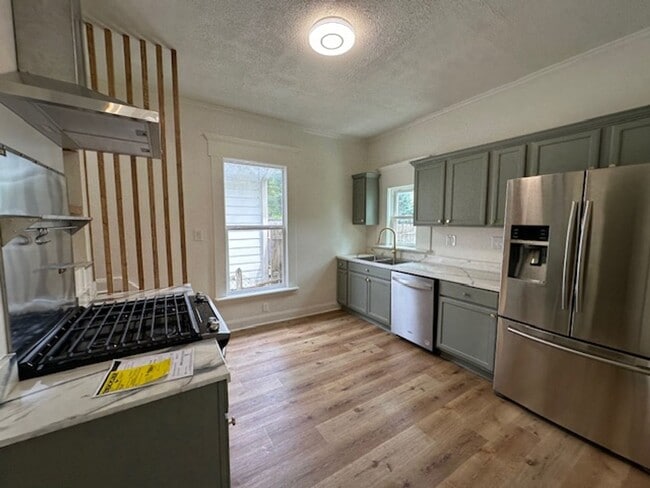 Building Photo - Discover the perfect blend of comfort, con...
