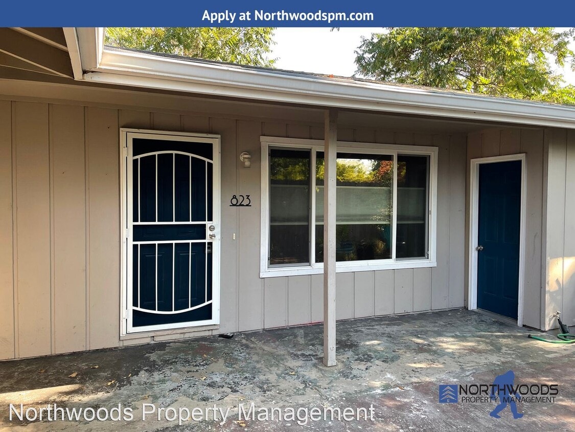 Primary Photo - 2 br, 1 bath House - 823 Oak St
