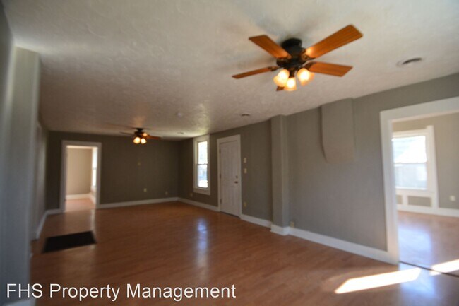 Building Photo - 2 br, 1 bath House - 1043 E Blaine Street