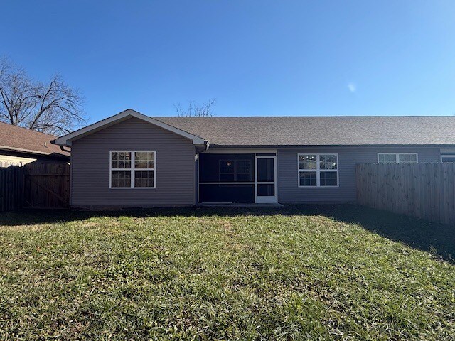 Foto del edificio - 1211 E Harper Ave