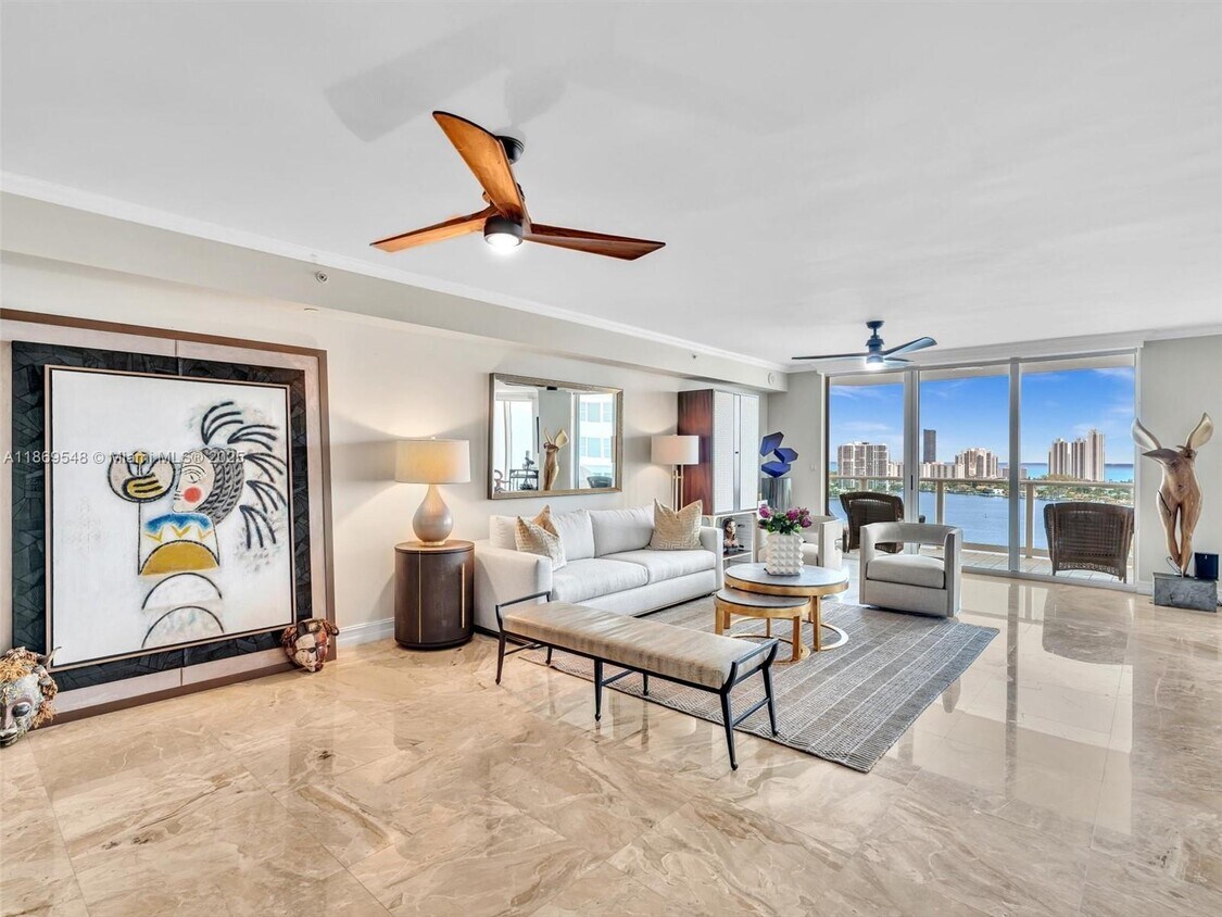 Foto principal - 3301 NE 183rd St