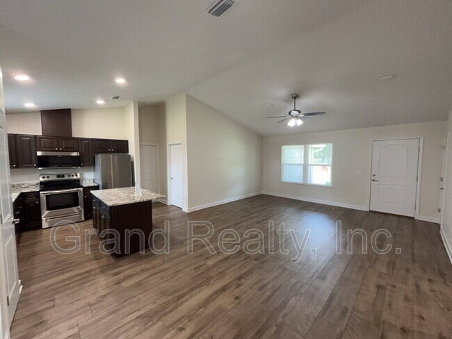 Foto del edificio - 4004 Roxies Ln