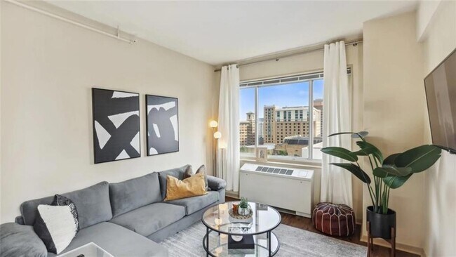 Foto del edificio - 710 Peachtree St NE