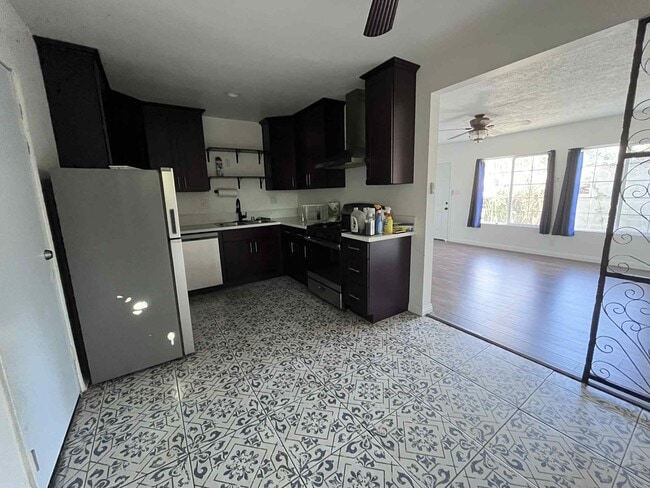 Foto del edificio - 3552 Whiteside St