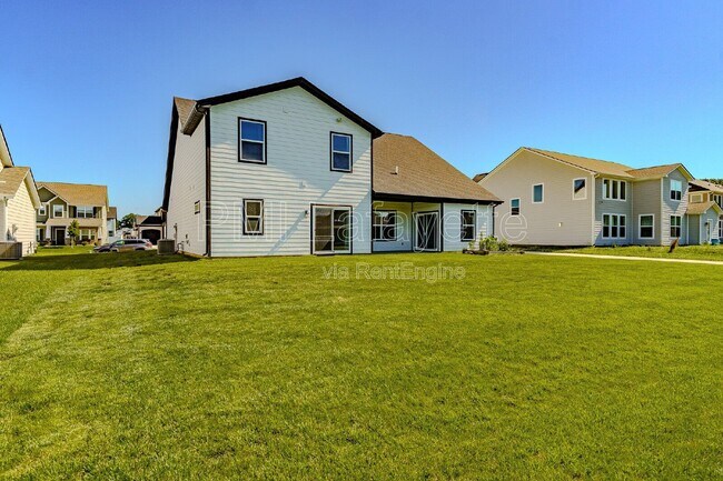 Building Photo - 641 W Bulrush Ct