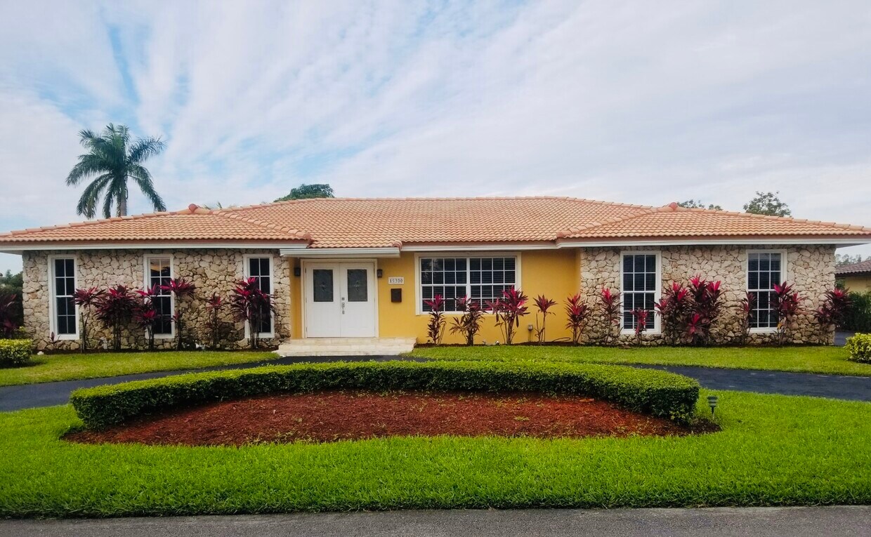 Primary Photo - 19300 Royal Birkdale Dr