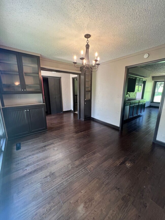 Foto del edificio - 4 bedroom/2 bath house