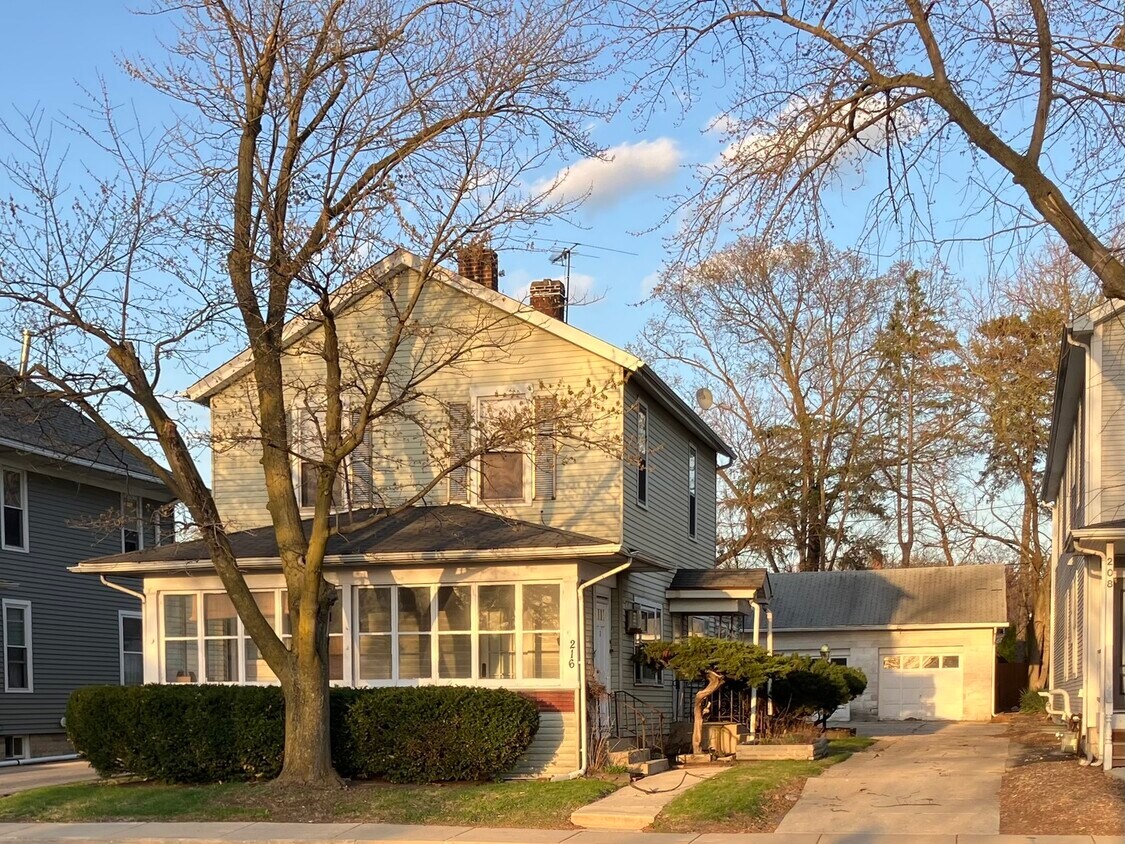 Foto principal - 216 N Washington St