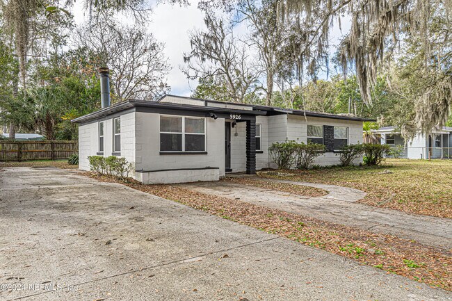 Building Photo - 5926 Oaklane Dr