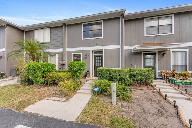 Building Photo - 850 Hill Dr