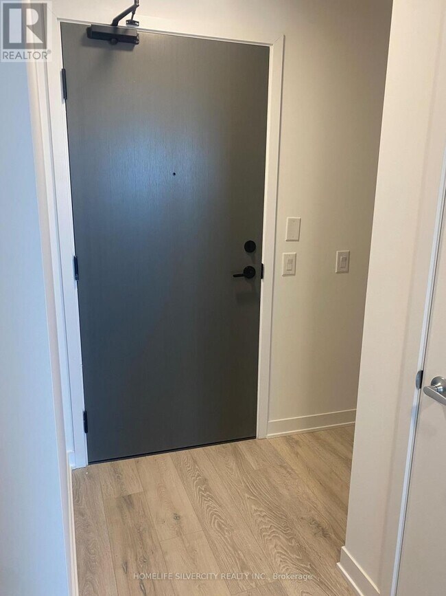 Photo du bâtiment - 20 All Nations Dr