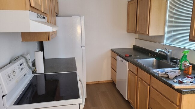 Kitchen - 47 Eagle Crest Dr