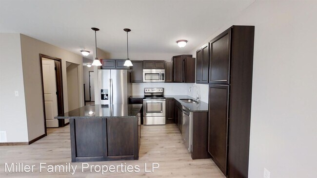 Building Photo - 4 br, 3.5 bath House - 711 Deer Haven