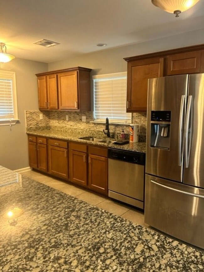 Building Photo - Beautiful 3 BD 2 BA Home