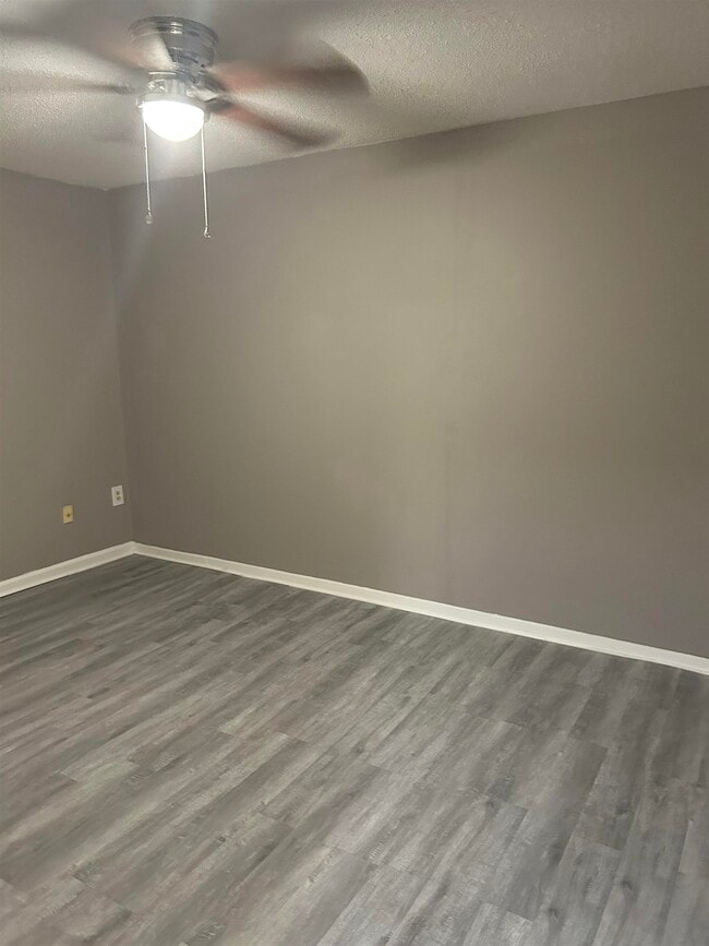 Building Photo - 3635 Chesterwood Dr