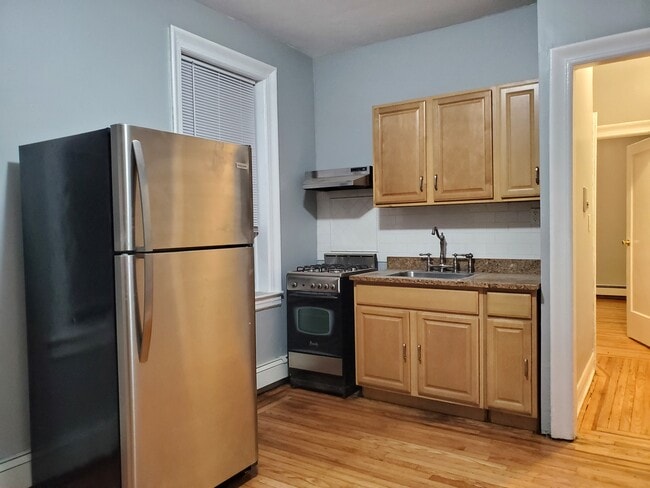 Building Photo - 149 Zabriskie St