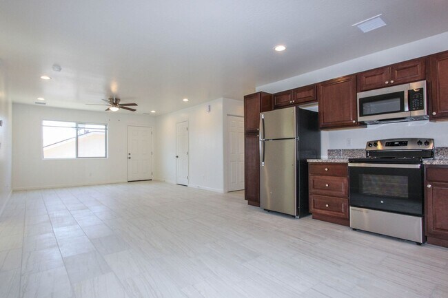 Building Photo - 1251 Barzona Ave