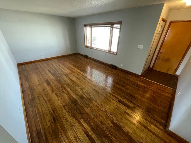 Building Photo - 407 Plum St