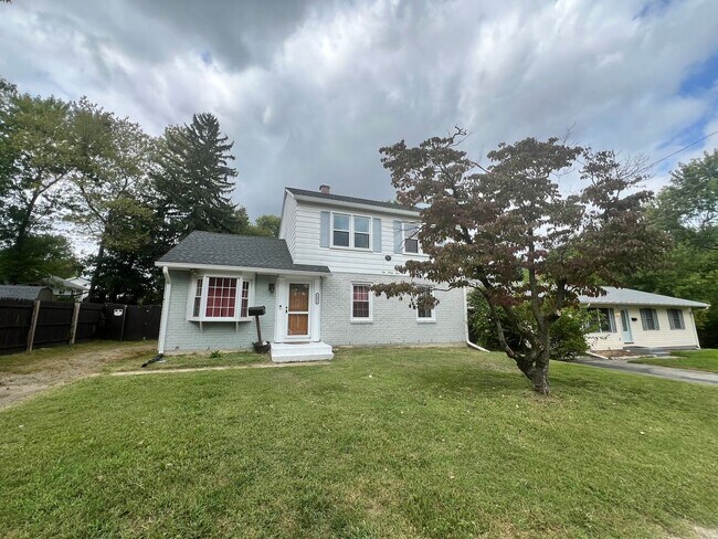 Foto del edificio - Amazing 5 BR/2 BA Single-Family Home in Gl...