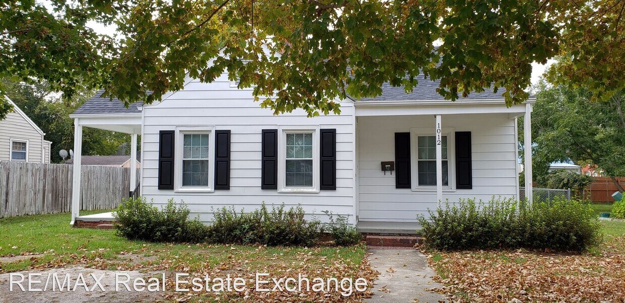 Foto principal - 3 br, 2 bath House - 1012 E. 7th Street