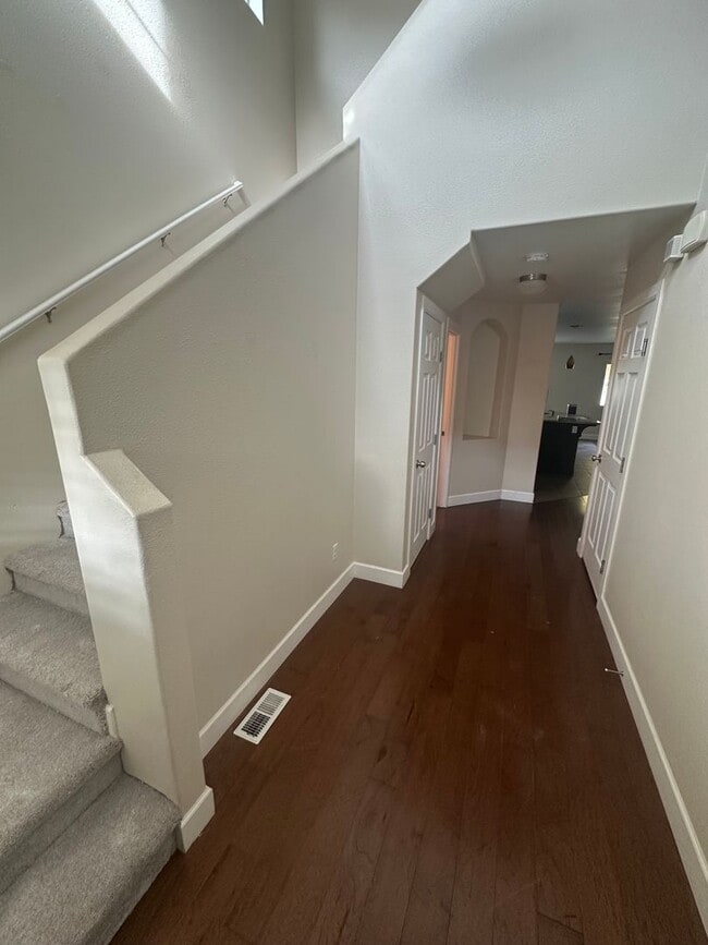 Building Photo - Meridian Campus/Greenbelt/4Bedrooms