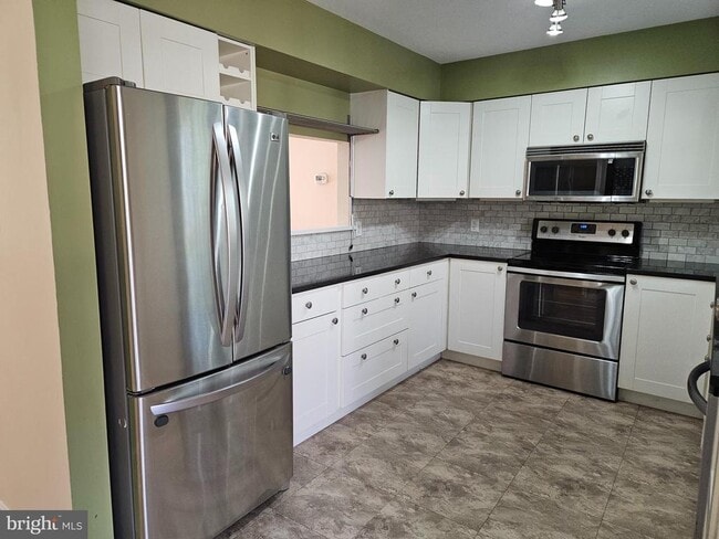 Building Photo - 6010 Lands End Ln