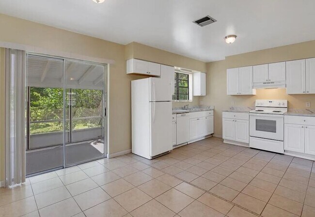 Foto del edificio - 2/2 w/ office & Flex Space Lakewood Park Home!