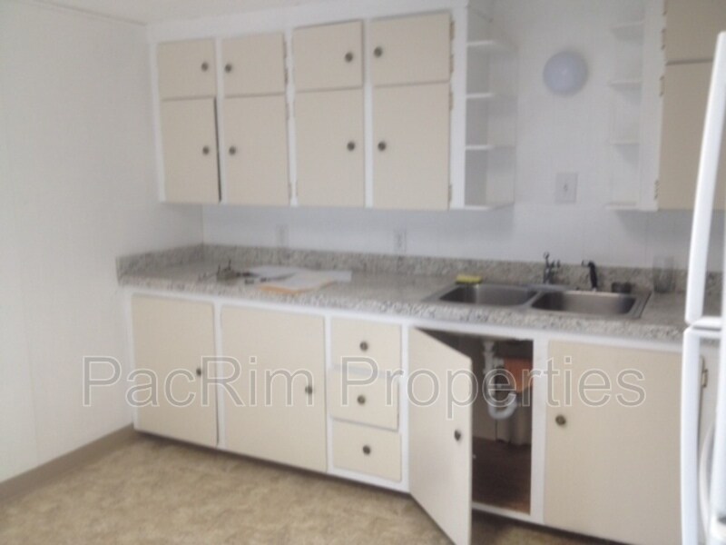 Building Photo - 6140 Collins Way