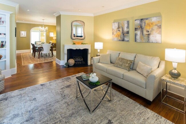Building Photo - 2 br, 2.5 bath House - 525 E Broughton St
