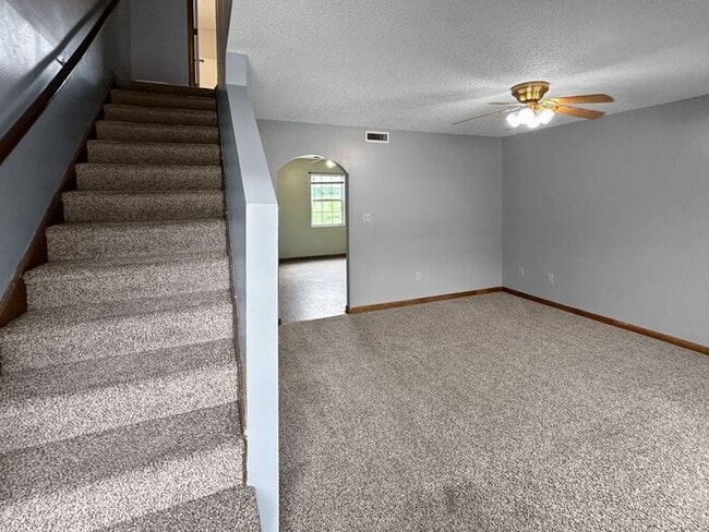 Building Photo - 2BD/1.5BA Unit at Pinecrest Apartments in ...