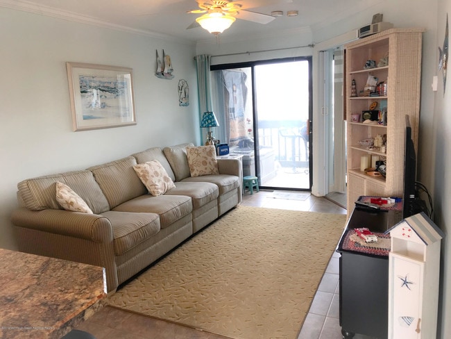 Building Photo - 1919 Bay Blvd