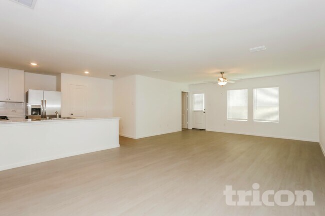 Foto del edificio - 15249 Bullfighter Blvd