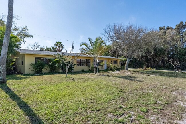 Building Photo - Beachside retreat in Indialantic!