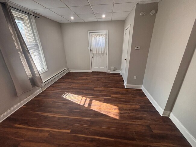 Foto del edificio - 801 E Hector St