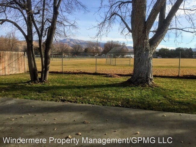 Foto del edificio - 3 br, 2 bath House - 3556 S. Law Ave
