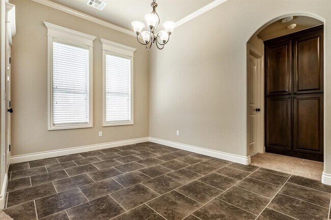 Building Photo - 4104 SE 38th St