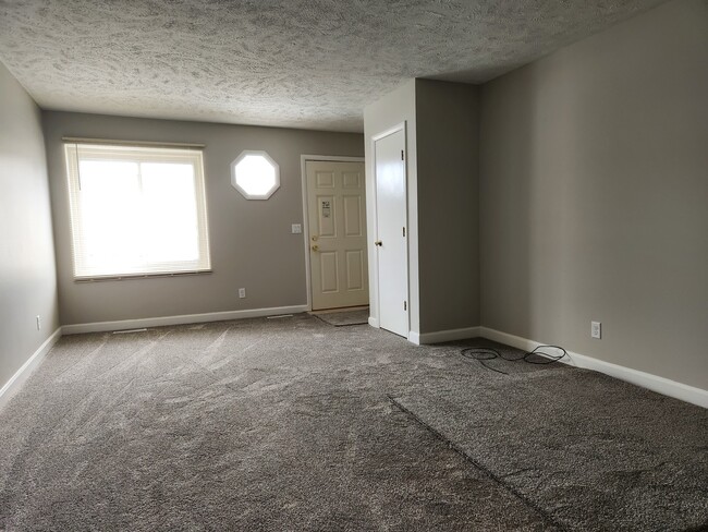 Building Photo - 1500 Dustin Dr